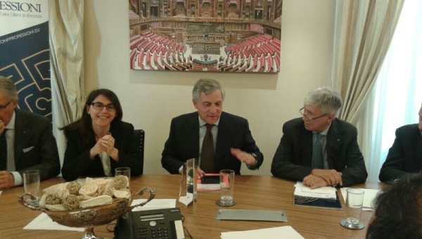 La fondatrice e director di L.D con il Ministro Tajani